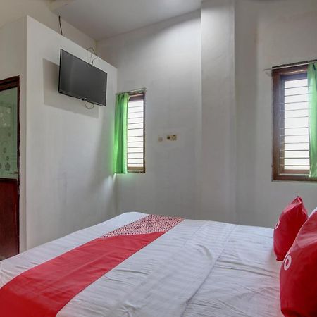 Capital O 91690 Moza Guest House Klaten Exterior foto