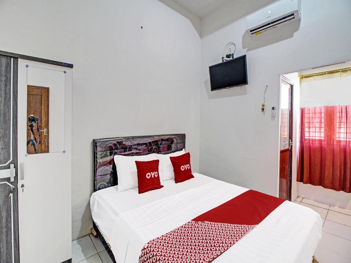 Capital O 91690 Moza Guest House Klaten Exterior foto