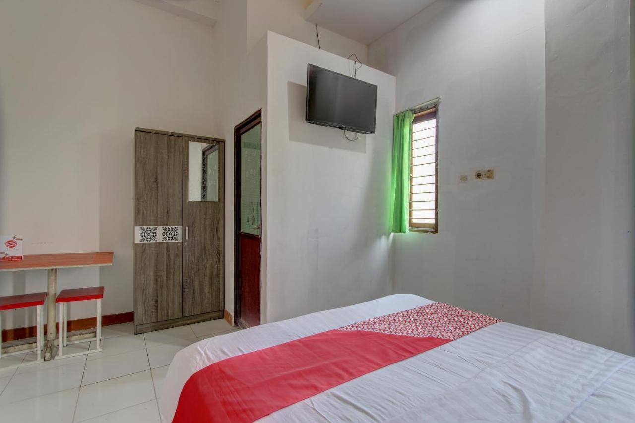 Capital O 91690 Moza Guest House Klaten Exterior foto